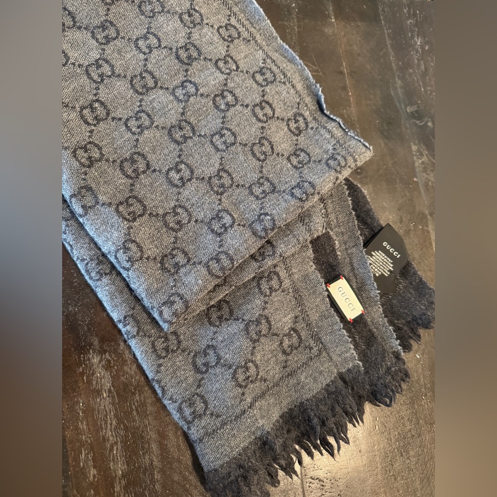 Gucci Jacquard pattern knitted scarf